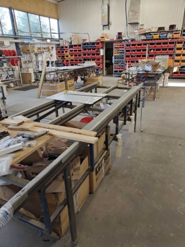 3 self-built assembly benches - PS Auction - We value the future ...