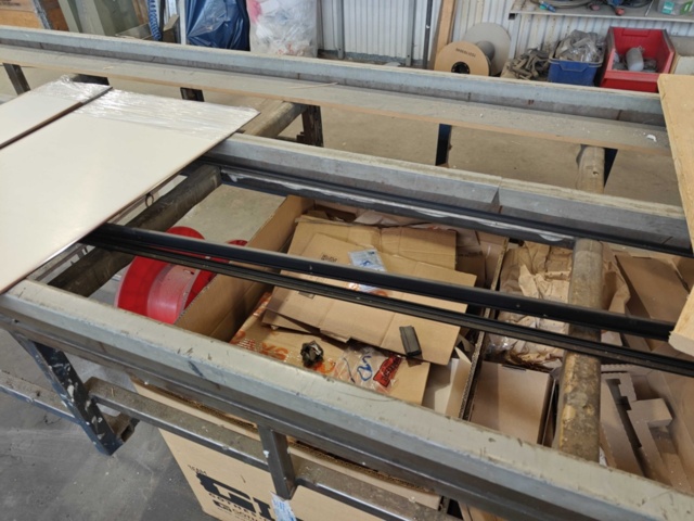 1400547-5 3 self-built assembly benches