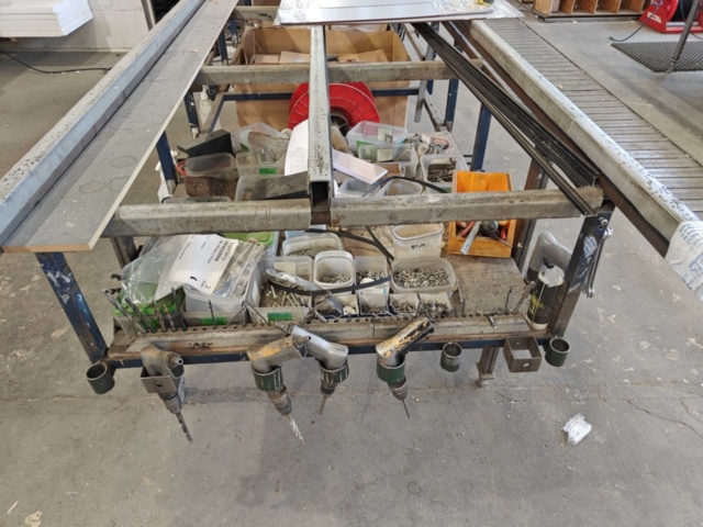 1400547-7 3 self-built assembly benches