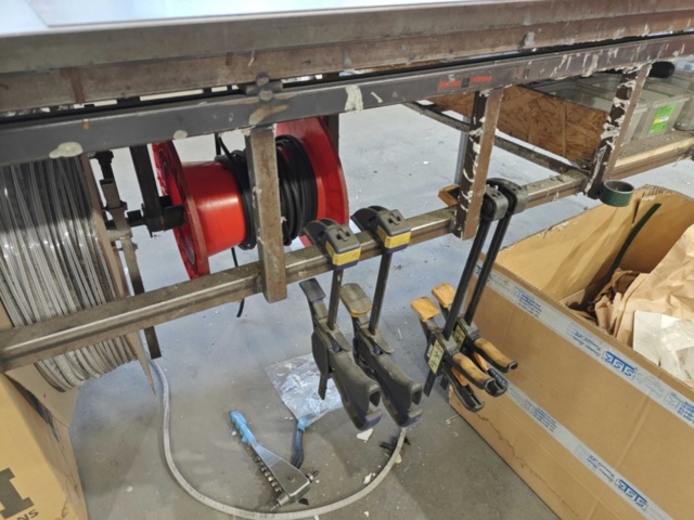 1400547-11 3 self-built assembly benches