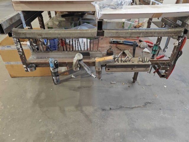 1400547-12 3 self-built assembly benches
