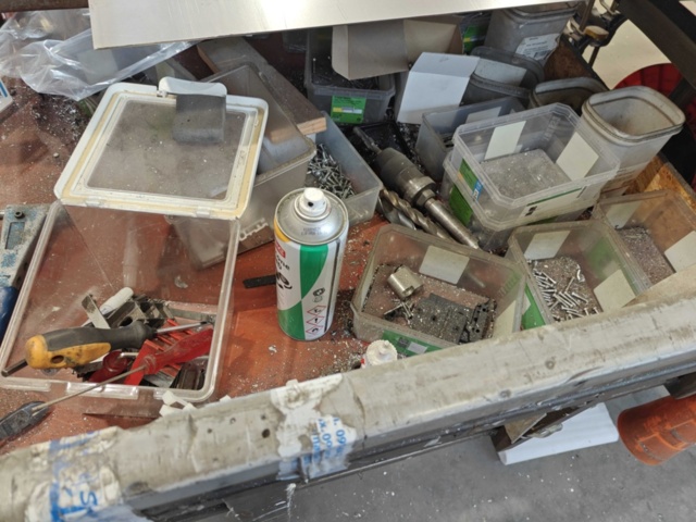 1400547-13 3 self-built assembly benches