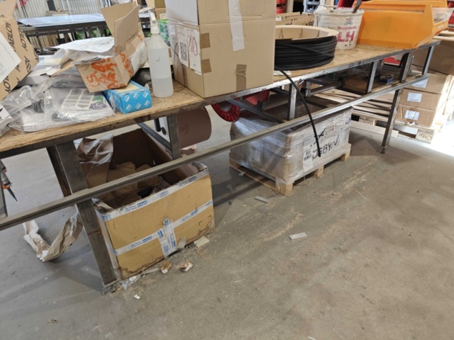 1400547-14 3 self-built assembly benches