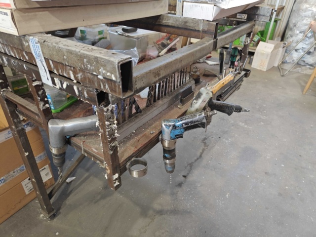 1400547-21 3 self-built assembly benches