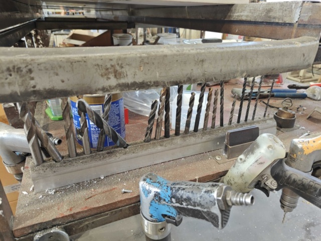 1400547-22 3 self-built assembly benches