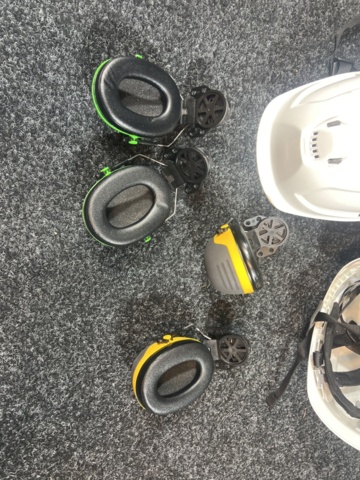 1395620-3 Arbetshjälmar 2 st och avtagbara hörselkåpor 2 par