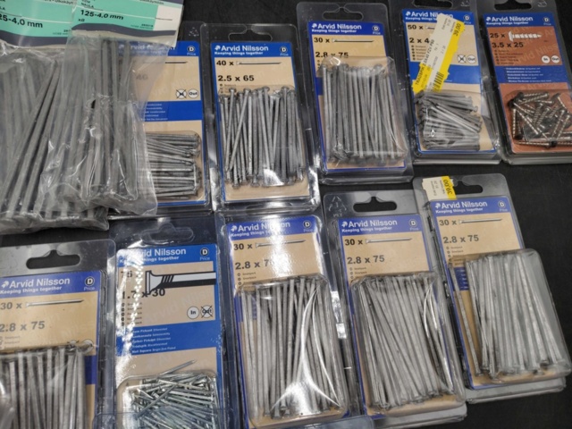 1420546-4 Sortiment med spik och skruv