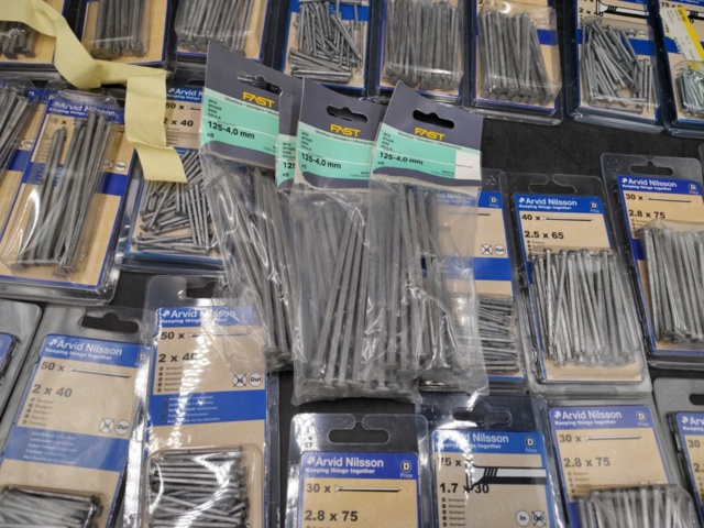 1420546-6 Sortiment med spik och skruv