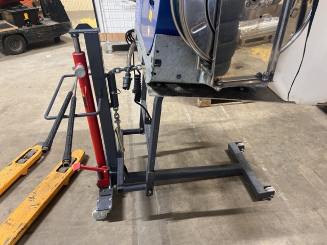 1351289-48 Redskapsbärare med hetvattentvätt och tillbehör - Timan 3400