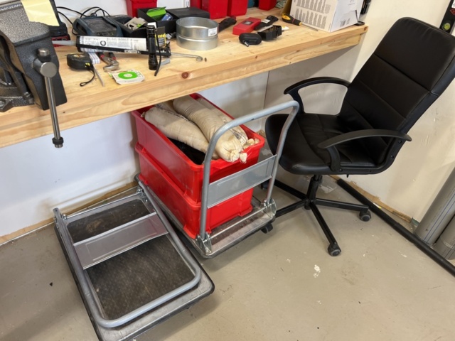 1419956-2 Workbench with tools, storage shelves and accessories