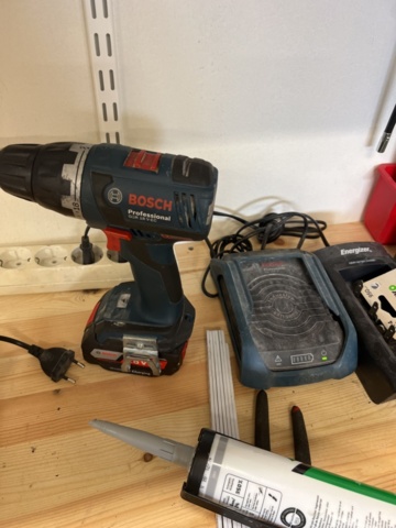 1419956-4 Workbench with tools, storage shelves and accessories