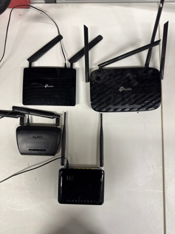 4 routers - PS Auction - We value the future - Largest in net auctions
