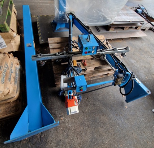 1421081-2 PMH Knäckarmskran Hymer – 100 kg, årsmodell 2021