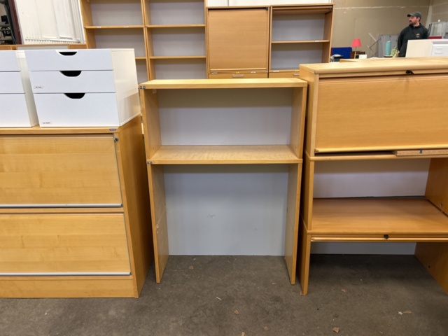 1361225-3 Samling med skåp,  byråer och hyllor