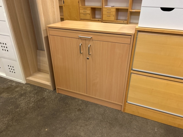 1361225-5 Samling med skåp,  byråer och hyllor