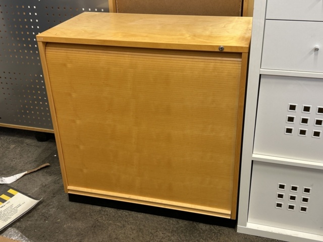 1361225-8 Samling med skåp,  byråer och hyllor