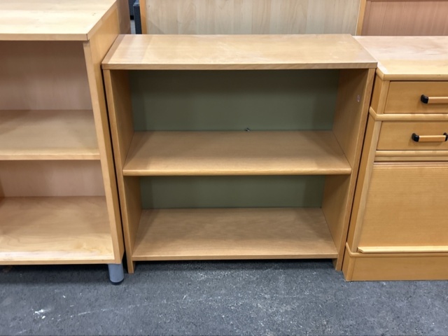 1361226-4 Samling med skåp, byråer och hyllor