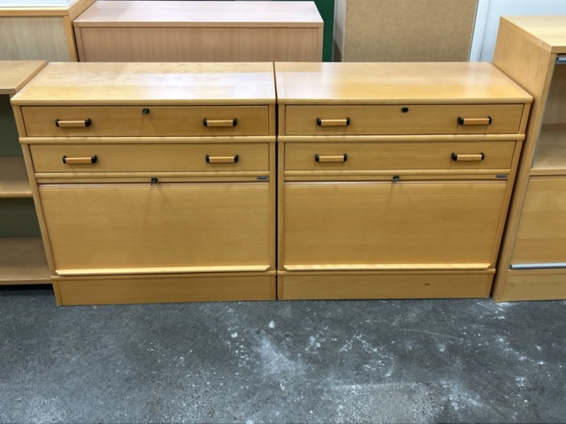 1361226-7 Samling med skåp, byråer och hyllor