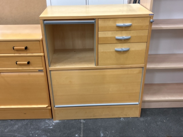 1361226-6 Samling med skåp, byråer och hyllor