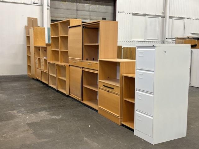 1361227-1 Parti med diverse skåp