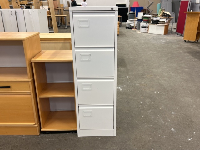 1361227-3 Parti med diverse skåp