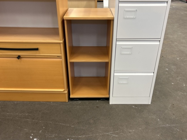 1361227-4 Parti med diverse skåp