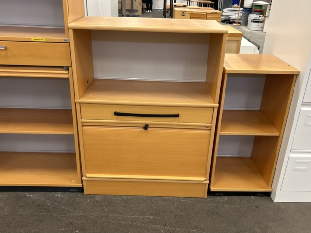 1361227-5 Parti med diverse skåp