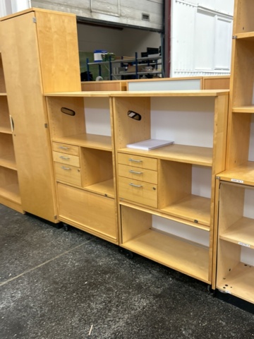 1361227-10 Parti med diverse skåp