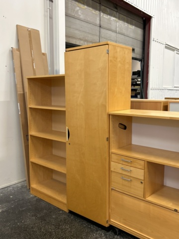 1361227-9 Parti med diverse skåp