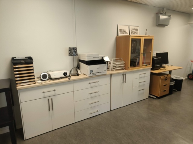 1331905-1 Kontorsmöbler och tillbehör