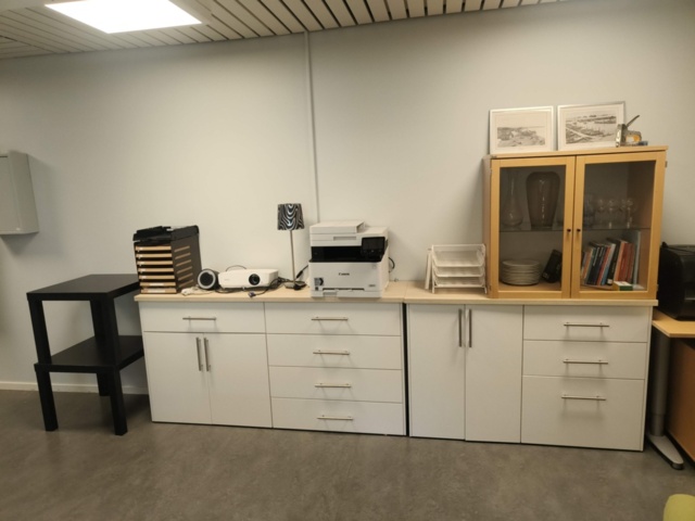 1331905-2 Kontorsmöbler och tillbehör