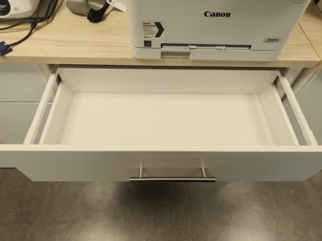 1331905-12 Kontorsmöbler och tillbehör