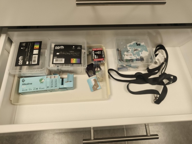 1331905-15 Kontorsmöbler och tillbehör