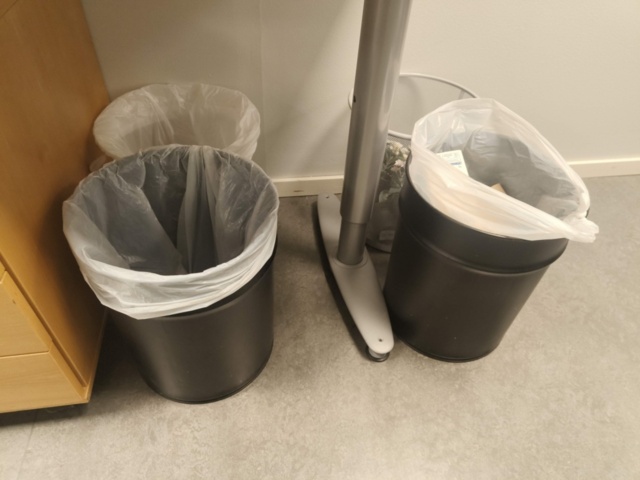 1331905-24 Kontorsmöbler och tillbehör