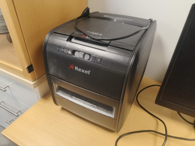 1331905-25 Kontorsmöbler och tillbehör