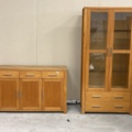 1361234-1 Byrå och vitrinskåp