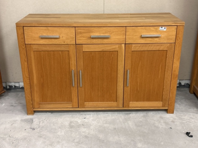 1361234-2 Byrå och vitrinskåp