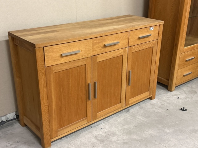 1361234-3 Byrå och vitrinskåp