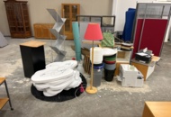 1361236 Lot with various office and interior design details