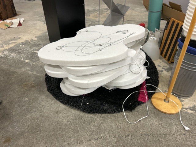 1361236-4 Lot with various office and interior design details