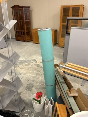 1361236-11 Lot with various office and interior design details