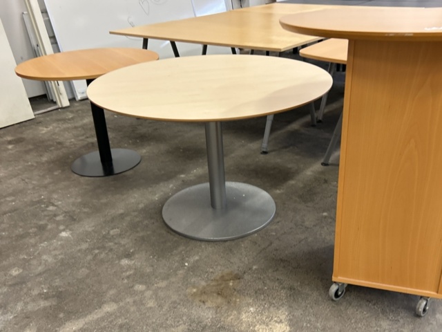 1361237-3 Standing tables and round tables - 3 pcs