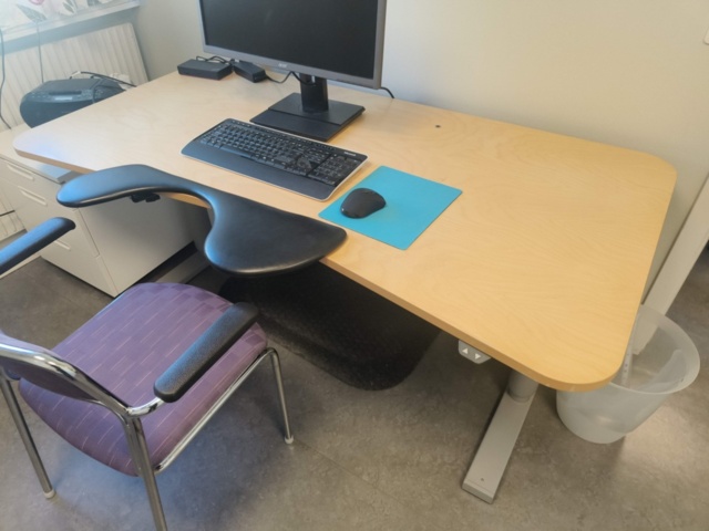 1331907-4 Kontorsmöblemang