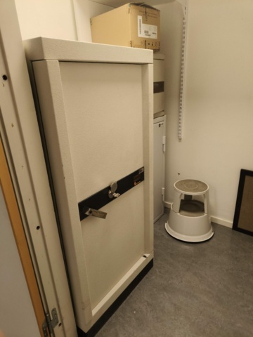 1331908-2 Kassaskåp