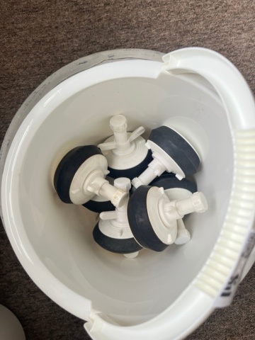 1204781-5 Lot with drainage/test plugs including 100mm (4")