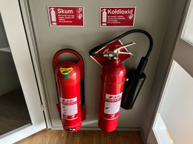 1204784-3 Collection of fire protection and first aid equipment