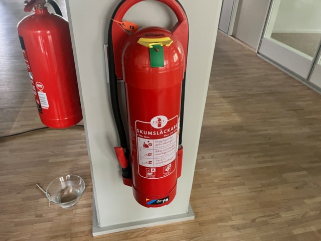 1204784-4 Collection of fire protection and first aid equipment