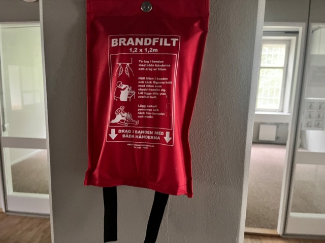 1204784-5 Collection of fire protection and first aid equipment