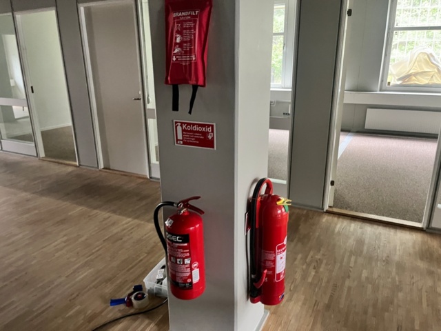 1204784-1 Collection of fire protection and first aid equipment