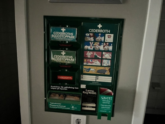 1204784-7 Collection of fire protection and first aid equipment